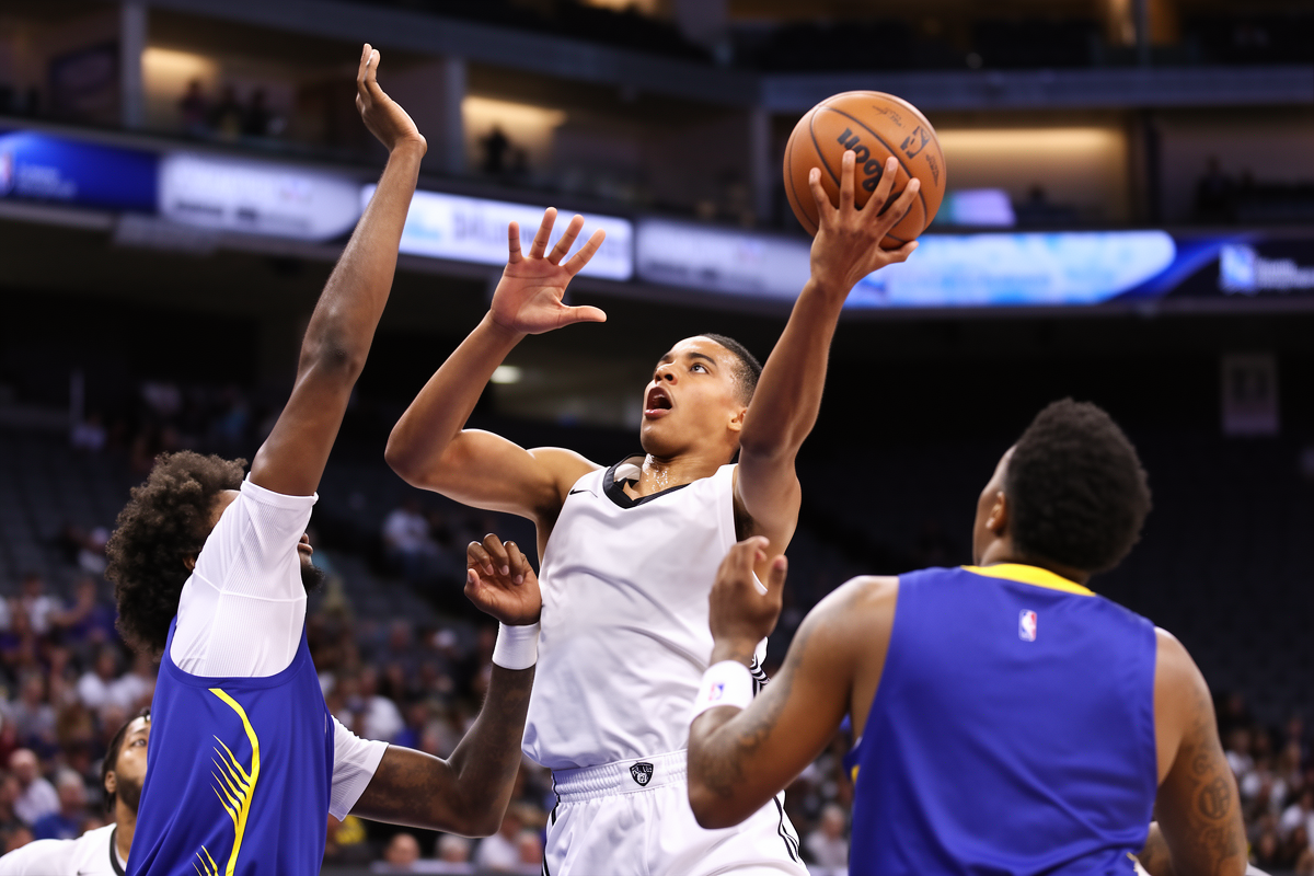 FFF SPORTS - 路易斯维尔新星米卡尔·布朗 Jr.：夏季联赛首秀绽放 NBA 梦想 - FFF体育